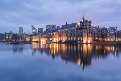 Niederlande, Holland, Den Haag , Binnenhof am Abend, lizenzfreies Stockfoto