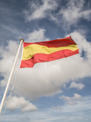 Mallorca, spanische Flagge und Wolken - JMF00424