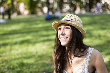 Portrait of happy young woman in a park watching something - GIOF04688