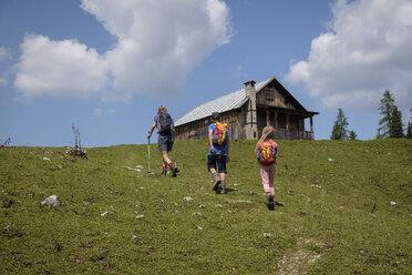 Österreich, Ausseer Land, Familienurlaub in den Bergen - HAMF00389