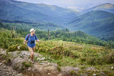 Smiling man hiking in the mountains - BSZF00704