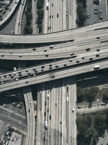 Luftaufnahme von Autobahnen und Überführungen, Los Angeles, Kalifornien, USA, lizenzfreies Stockfoto