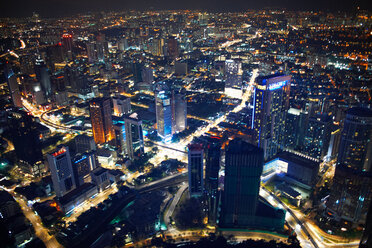 Stadtbild, beleuchtet in der Nacht, Blick von oben, Kuala Lumpur, Malaysia - CUF45305