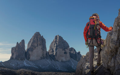 Hiker enjoying view, Dolomites near Cortina d'Ampezzo, Veneto, Italy - CUF45407