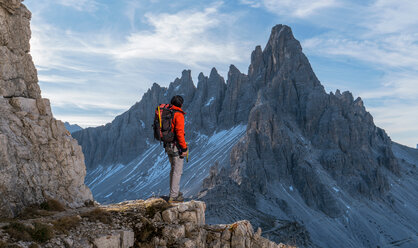 Hiker enjoying view, Dolomites near Cortina d'Ampezzo, Veneto, Italy - CUF45415