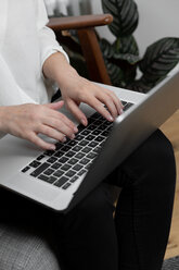 Woman using laptop - CUF45674