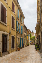 Frankreich, Enge Straße in Peyrac-de-Mer - SKCF00532