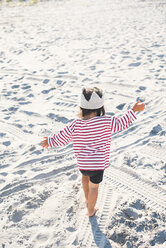 Little girl playing on beach - ISF19793