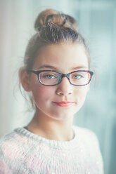 Girl wearing eyeglasses - ISF19834