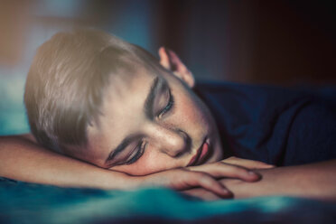 Schlafender Junge auf der Vorderseite - ISF19880