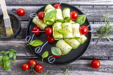 Vegetarian grill skewers, tomato and zucchini slices, rosemary garlic oil - SARF03939