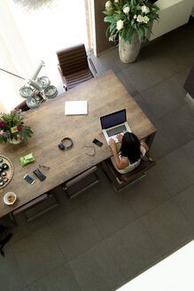 Overhead view of woman using laptop at home - HHLMF00529