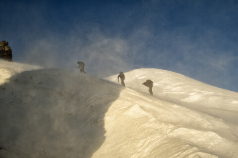 Russia, Upper Baksan Valley, Caucasus, Mountaineers ascending Mount Elbrus stock photo