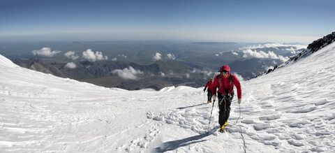 Russland, Oberes Baksan-Tal, Kaukasus, Bergsteiger besteigen den Elbrus, lizenzfreies Stockfoto