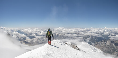 Russland, Oberes Baksan-Tal, Kaukasus, Bergsteiger beim Aufstieg zum Elbrus - ALRF01298