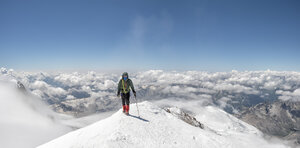 Russia, Upper Baksan Valley, Caucasus, Mountaineer ascending Mount Elbrus - ALRF01298