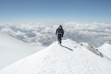 Russland, Oberes Baksan-Tal, Kaukasus, Bergsteiger beim Aufstieg zum Elbrus - ALRF01299