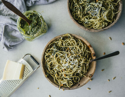 Spaghetti with pesto genovese - MBEF01435