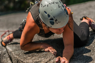 Woman trad climbing at The Chief, Squamish, Canada - CUF46088