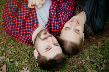 Couple lying down on grass - CUF46241