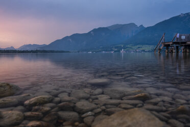 Österreich, Salzkammergut, Mondsee bei Sonnenuntergang - HAMF00426