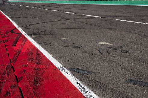 Markings and skidmarks on racetrack - HAMF00431