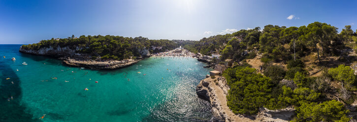 Spanien, Balearische Inseln, Mallorca, Luftaufnahme von Cala Llombards - AMF06036