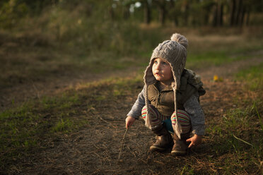 Cute girl playing with sticks - FSIF03284