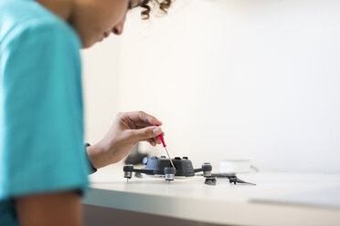 Boy repairing drone - DIGF05125