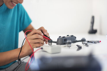 Boy repairing drone - DIGF05127