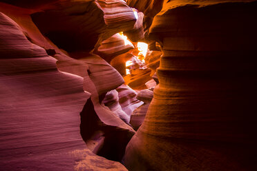 Nahaufnahme von Felsformationen im Joshua Tree National Park - CAVF49355