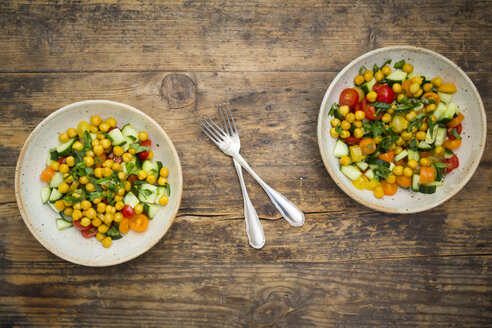 Kichererbsensalat mit Kurkuma, gebratener Kichererbse, Gurke, Tomate und Petersilie - LVF07470