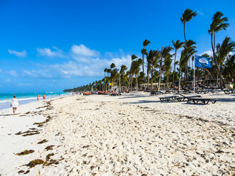 Karibik, Dominikanische Republik, Punta Cana, Panoramablick auf Playa del Cortecito - AMF06051