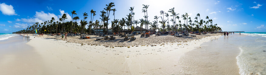 Karibik, Dominikanische Republik, Punta Cana, Panoramablick auf Playa del Cortecito - AMF06053