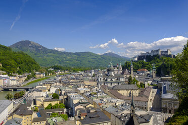 Österreich, Land Salzburg, Salzburg, Blick vom Mönchsberg, Altstadt mit Stiftskirche, Dom und Festung Hohensalzburg - LBF02119