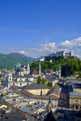 Österreich, Land Salzburg, Salzburg, Blick vom Mönchsberg, Altstadt mit Stiftskirche, Dom und Festung Hohensalzburg - LBF02121