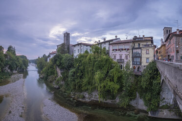 Italien, Friaul-Julisch Venetien, Cividale del Friuli, Teufelsbrücke, Fluss Natisone - HAMF00490