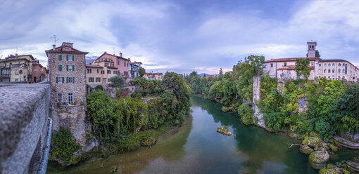 Italien, Friaul-Julisch Venetien, Cividale del Friuli, Teufelsbrücke, Fluss Natisone - HAMF00491