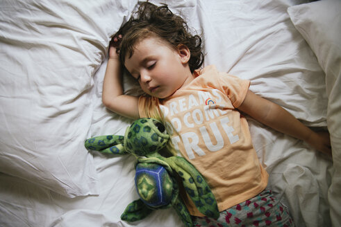 Baby girl sleeping on bed with t-shirt message 'Dreams do come true' - GEMF02424