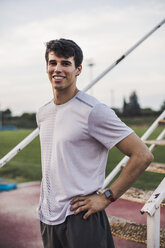 Portrait of a smiling athlete - ACPF00362