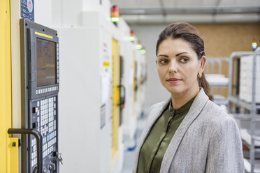 Businesswoman working in a high tech company, portrait - DIGF05214