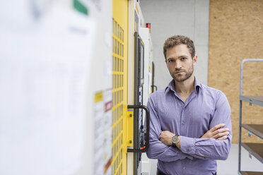 Businessman working in a high tech company, portrait - DIGF05215