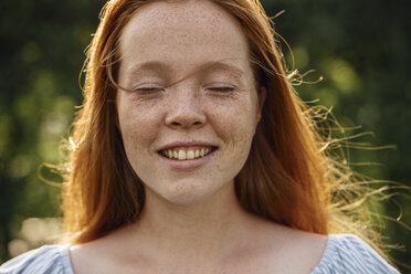 Portrait of redheaded girl - VPIF00927