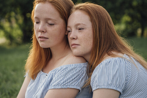 Redheaded twins - VPIF00931