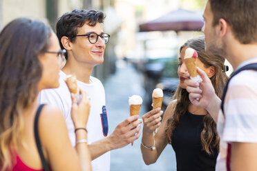 Group of friends meeting in the city and eating ice cream - WPEF00933