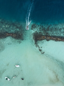 Luftaufnahme von Booten auf dem Meer auf den Malediven - CAVF50170