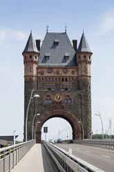 Deutschland, Rheinland-Pfalz, Worms, Nibelungenbrücke und Nibelungenturm - WIF03653