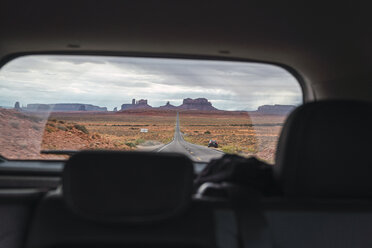 USA, Utah, Autofahrt zum Monument Valley - KKAF02534