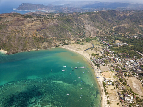 Indonesien, Lombok, Kuta, Luftaufnahme des Strandes, lizenzfreies Stockfoto