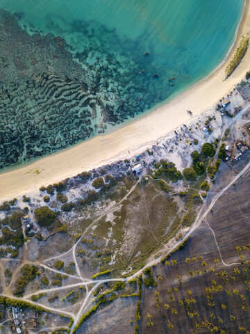 Indonesien, Lombok, Luftaufnahme des Strandes, lizenzfreies Stockfoto